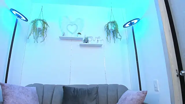 Mia_lucchi live cam on StripChat