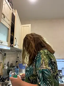 DienkaGreen live cam on StripChat