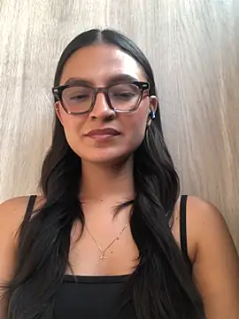 Gia_Mazzon live cam on StripChat