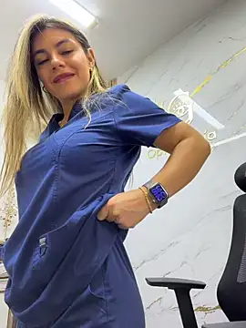 alicee16 live cam on StripChat
