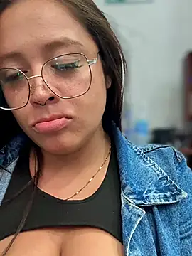 Mia_Risky-1 live cam on StripChat