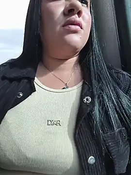 kendra-daring (F young) - Boobs bouncing in public