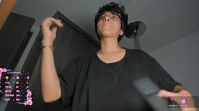 laura-hills18 webcam