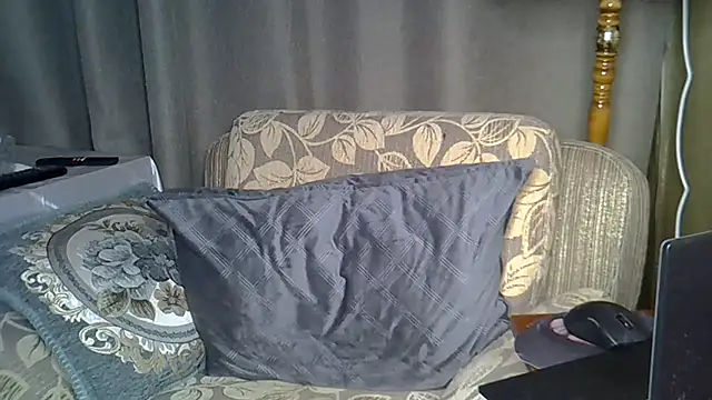 EllaJohnsonX webcam