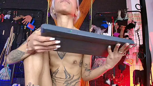Ariaoficial webcam