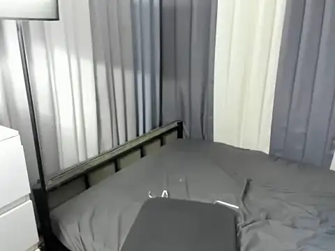 XTsUncutMargauxX webcam
