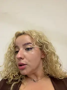 khalee_syyy (Ask my age) - warm my possseeyy up