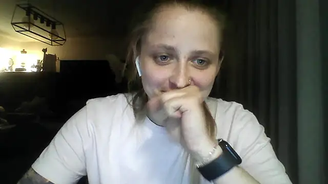 LeaWetGirl live cam on StripChat