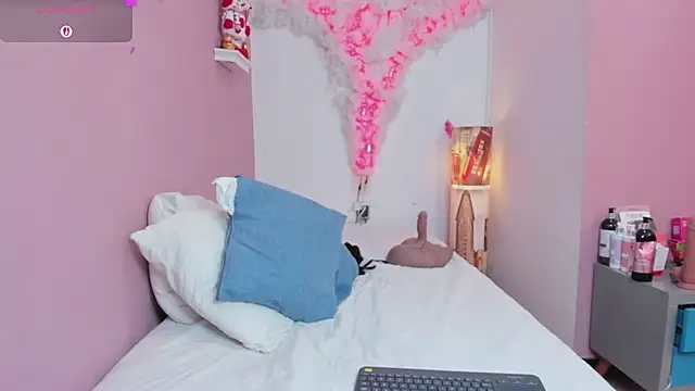 mia_gold_ webcam
