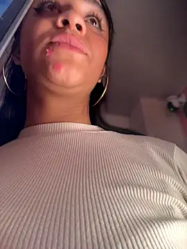 Isabella-Teen live cam on Stripchat
