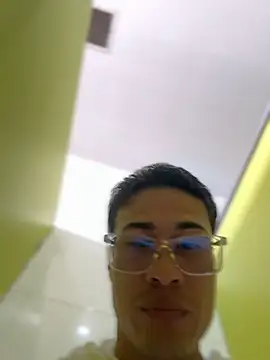 TavoHot_'s Colombian male cam and chat room