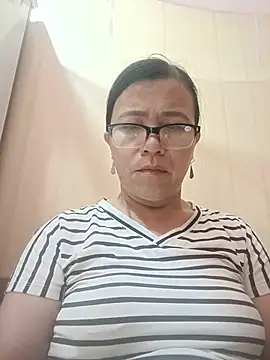 Chilly-wet live cam on StripChat