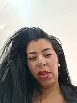 Luianna live cam on StripChat
