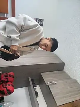 Taylor_DiamondBoy live sex cam