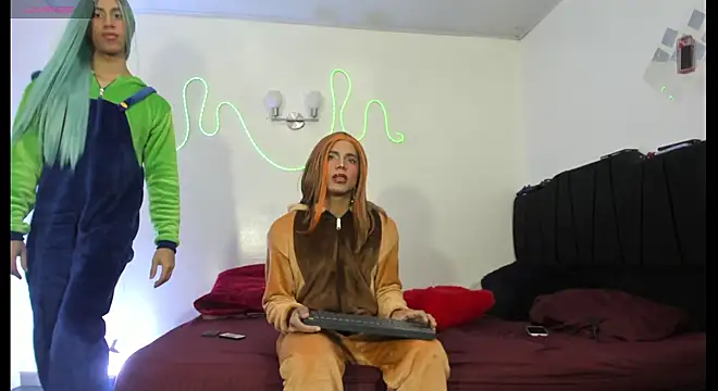 Elena_and_Julian webcam