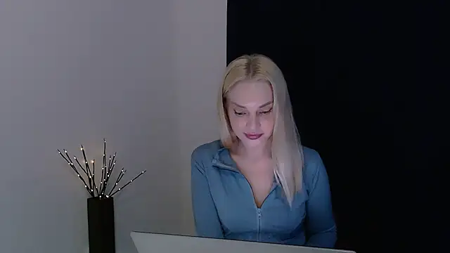 Lia_noo_regrets live cam on StripChat