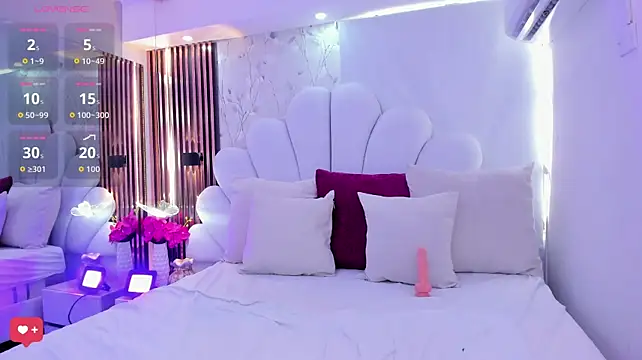 luna_bloomm_ webcam