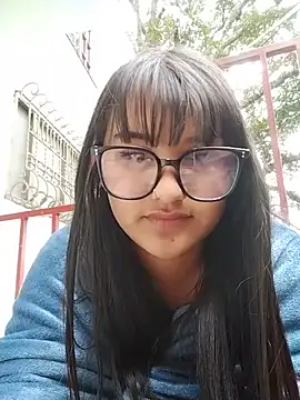 Emily-7 live cam on StripChat