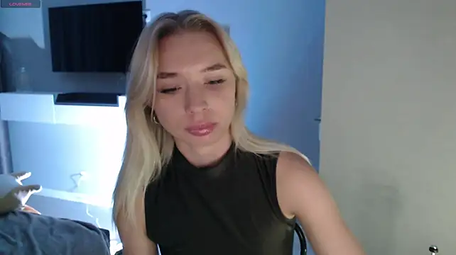 Emily_Hartt live cam on StripChat