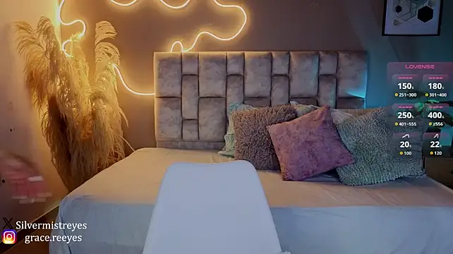 Silvermistt live cam on StripChat