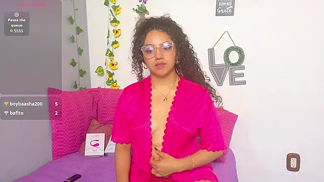 emiily_curly webcam