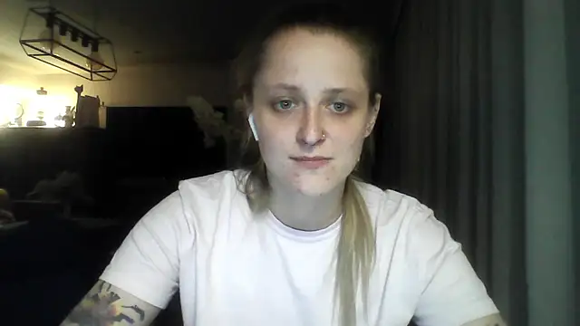 LeaWetGirl webcam