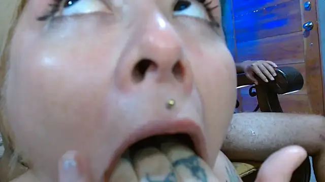 Lucy_slupyyy_hard live sex cam
