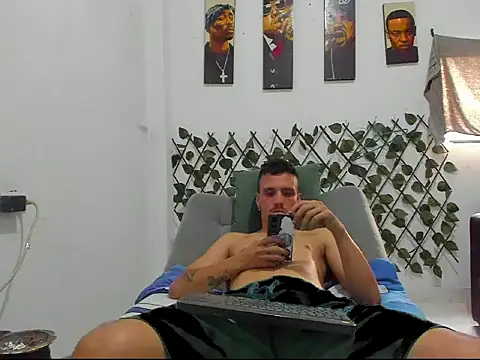 Latins_Boss webcam