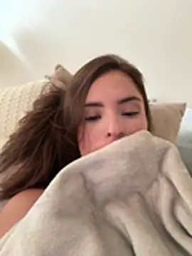 sofiagomez444 (F young) - Make me sweat and get wet.” 😏