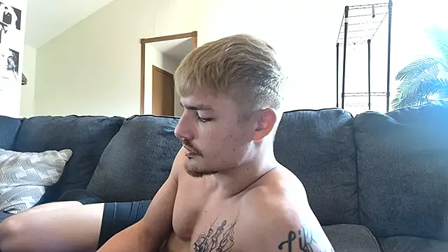 derekmontana2 live cam on StripChat