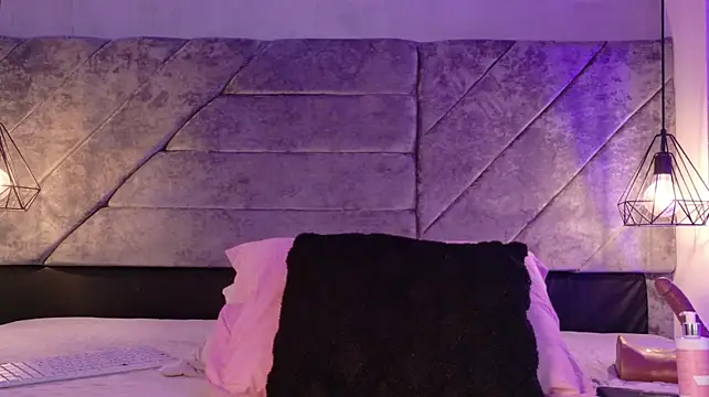 Cheerbaby_ live cam on StripChat
