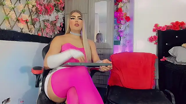 Thiara_veky_ webcam
