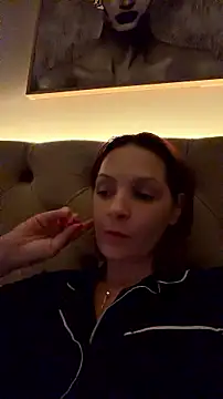 LaraQ live cam on StripChat