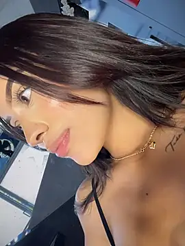 MystiqueXXX webcam