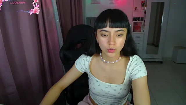 violetta_blackk live cam on StripChat