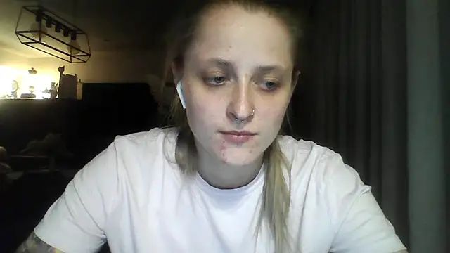 LeaWetGirl live cam on StripChat