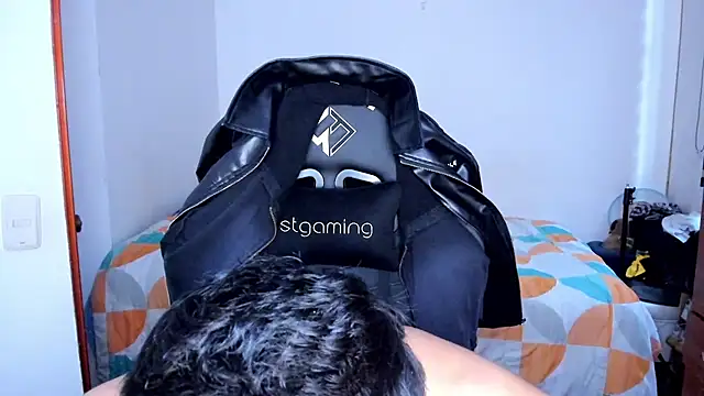 Tommy_Bred live cam on StripChat