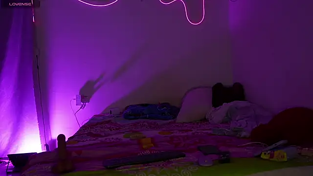 Mia_Doll01 live cam on StripChat