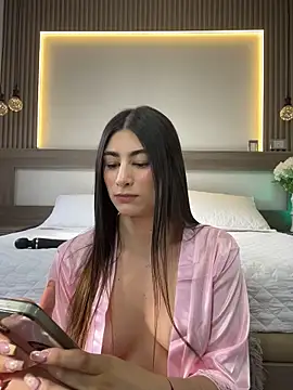 evelyn_hills webcam