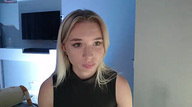 Emily_Hartt live cam on StripChat