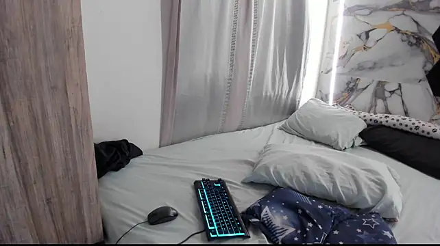 Goldendesirexx__ webcam