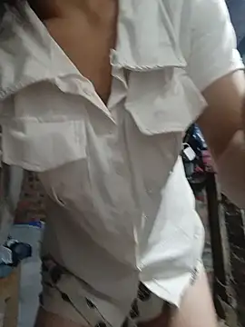 HeresThuy22 webcam