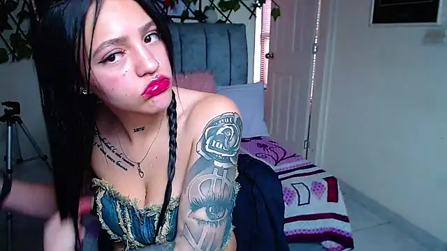 Violettasquirt live cam on StripChat