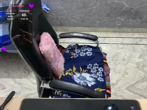 LuvLayla webcam