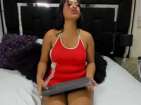 AlynaaGloww webcam