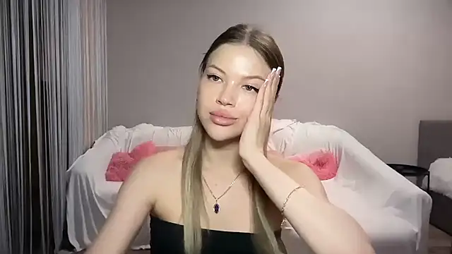 EmmyMills live cam on StripChat