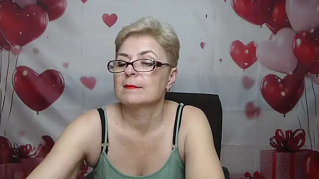 EmiliaGree live cam on StripChat