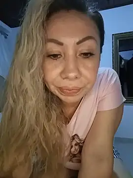 coral_smitth live cam on StripChat