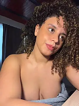 KittyTwerk_2 live cam on StripChat