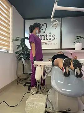 iris_cuteface live cam on StripChat